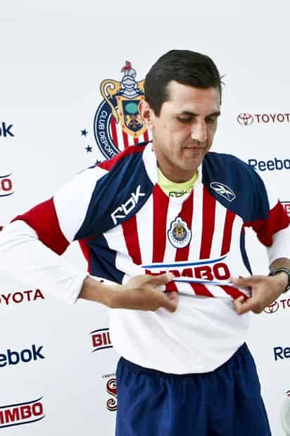 El equipo de Chivas designó ayer como entrenador al mexicano Omar Arellano, auxiliar de Javier Aguirre en su época como técnico del Atlético de Madrid. Omar Arellano es nuevo DT de Chivas