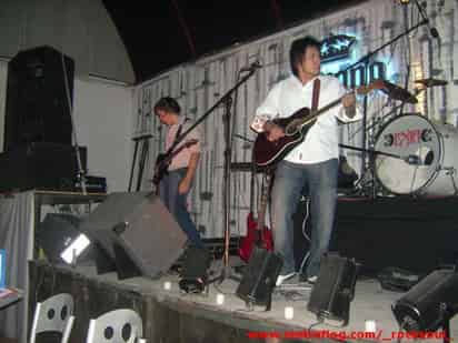 Estrenan sus rolas. Ante más de 100 laguneros los integrantes de Lexia dieron a conocer su disco debut. ARCHIVO