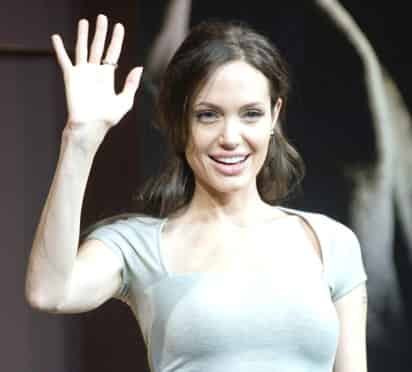 Jolie es adicta a una sustancia conocida como 'crystal meth' (metanfetamina en cristal) y dicha droga habría sido la causante de su colapso en la filmación de la película.