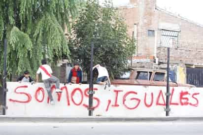 El responsable de la construcción del muro es el intendente (alcalde) de San Isidro, Gustavo Posse (opositor), quien para “combatir a la delincuencia y proteger a mis vecinos”, decidió construir un muro de 270 metros a lo largo de la avenida Uruguay. (EFE)