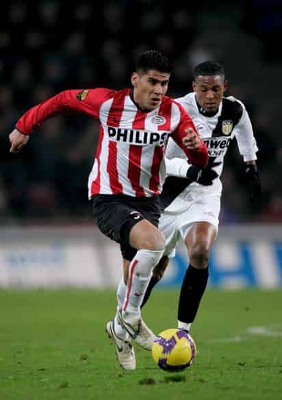 El mexicano Carlos Salcido se hizo presente en el marcador en la victoria del PSV Eindhoven. (EFE)