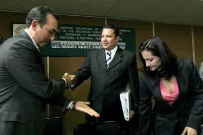 Comparece. El director con licencia de la Lotería Nacional, Miguel Ángel Jiménez -al centro-, al comparecer ante diputados. EL UNIVERSAL