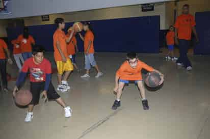 La Selección Coahuila de Basquetbol, categoría Mini, entrenó ayer en las instalaciones del Gimnasio Independencia de la colonia Alamedas. A entrenar la Selección Coahuila de Basquetbol