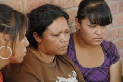 Tragedia. La misa para el eterno descanso de Claribela, Dulce Jacqueline y Sergio Iván, se llevó a cabo en el templo María Madre de la Iglesia, lugar hasta donde acudieron familias enteras de la comunidad de Juan Eugenio.  