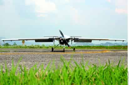 Aplicaciones. Una empresa de Guadalajara está probando que los miniaviones de guerra también pueden tener aplicaciones pacíficos.  AGENCIA REFORMA 