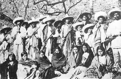 Las fotografías anónimas de la batalla de Acapulco, son imágenes pioneras de la Revolución en Guerrero y testimonio de un asedio que duró casi un mes con una veintena de muertos.