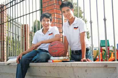 Brillantes. Juan Manuel Hernández Castro y José Alfonso Zurita Contreras, son los alumnos de nivel secundaria del colegio Alemán que participarán en la Olimpiada.