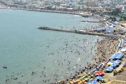 Peligro. A pesar de que algunas playas de México están muy contaminadas, muchos turistas mexicanos y extranjeros continúan visitándolas, sobre todo en temporada vacacional.