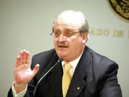 El senador Graco Ramírez Garrido Abreu negó que el PRD haya bajado en las encuestas y consideró que es 'doblemente tonto' quien crea que ese partido perderá Iztapalapa.