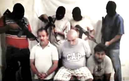 Tres de los presuntos “zetas” que aparecen en uno de los videos habrían sido ejecutados el 18 de junio y sus cuerpos abandonados en Cancún. En la imagen tomada de YouTube aparecen Julio Sánchez Zenteno; Iván Blanco, 'El Tigre', y Alfredo Rosales Chávez, 'El Lobo'. (El Universal)