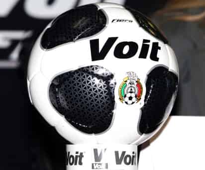 El balón 'Fiero' que será utilizado en el Torneo Apertura 2009 del futbol mexicano. (El Universal)