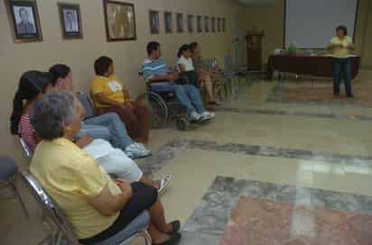 Apoyo. La asociación Alemac realizó un taller cognitivo dirigido a pacientes con esclerosis múltiple, a fin de mejorar su calidad de vida.