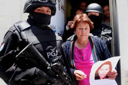 La Procuraduría General de Justicia del Distrito Federal presentó ayer a Estela González, alias 'La Tía', por su presunta responsabilidad en el homicidio de los luchadores La Parkita y Espectrito II. Detienen a presunta homicida de La Parkita y El Espectrito II