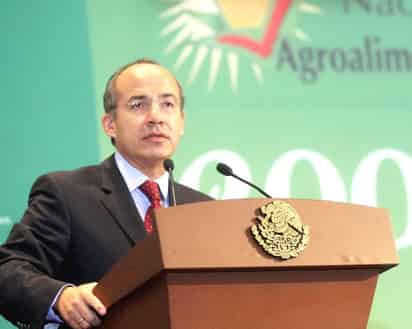 El presidente Felipe Calderón reconoce la labor de diputados salientes y ofrece diálogo a los que conformarán la nueva Legislatura en la Cámara de Diputados; durante clausura de la XXVI Asamblea General Ordinaria del Consejo Nacional Agropecuario realizada la mañana de este lunes en conocido hotel de la ciudad de México. (El Universal)