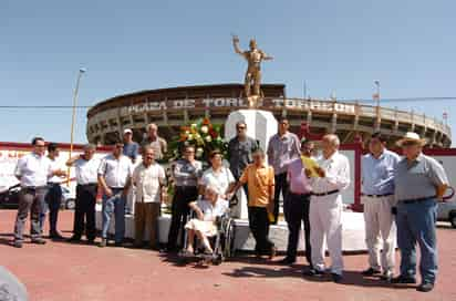 Ayer se rindió un homenaje al inolvidable torero lagunero Valente Arellano Salum. Rinden homenaje a Valente Arellano