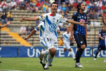 Apenas al minuto uno de juego, en La Corregidora de Querétaro, el sinaloense Jared Borgetti anotó el gol para los poblanos, que rescataron el empate a un gol ante Gallos Blancos. Borgetti reaparece y anota
