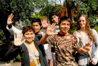 El futuro. Actualmente en México hay 20 millones de jóvenes, de los cuales y el 46 por ciento de las familias tienen un integrante de entre 15 y 24 años. ARCHIVO