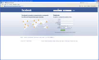 Redes sociales. En los últimos años ha crecido considerablemente la popularidad de los sitios como Facebook, Hi Five y Twitter en la Región Lagunera, al grado que se puede encontrar aquí desde tiendas diversas hasta políticos en campaña.