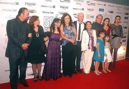 Presentes. Mariana Chenillo, directora de Cinco Días sin Nora y parte del elenco asistieron a la alfombra roja de la película.