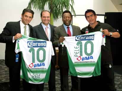 “El Rey Pelé” será el invitado especial de la regia inauguración del Territorio Santos Modelo, que tendrá lugar el 11 de noviembre de 2009, la cual será presidida por Joseph Blather, presidente de FIFA. (Foto Club Santos Laguna)
 
