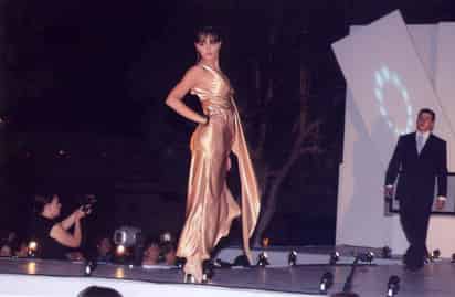 Vestidos de noche y exclusivas prendas, se presentarán durante el desfile de modas de Cimaco.