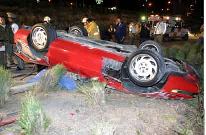 Tragedia. De 36 años de edad, José Víctor Villarreal murió luego de que su auto volara unos 18 metros  sobre un desnivel de tres metros, hasta caer volcado. Lamentable. Hasta la tarde de ayer, Alicia Villarreal no había hecho ninguna declaración sobre el deceso de su hermano, quien al parecer iba a exceso de velocidad.  ARCHIVO   AGENCIA REFORMA 