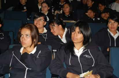 Educación. Celebran conferencias en el Auditorio Universitario con motivo de difundir el trabajo que lleva a cabo el Proyecto de Educación Básica sin Fronteras.