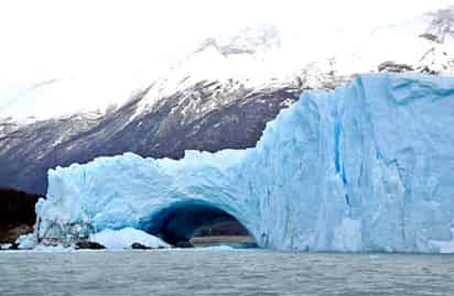 El glaciar Kolahoi, el mayor en la porción india de la dividida Cachemira, se ha reducido a 11.5 kilómetros cuadrados (4.44 millas cuadradas) en comparación con 13 kilómetros cuadrados (5 millas cuadradas) en los últimos 40 años.