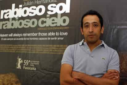 Amoroso. Rabioso Sol, Rabioso Cielo es el nuevo filme de Julián Hernández, quien retrata en su cinta el amor, que todo lo mejorará en la historia.