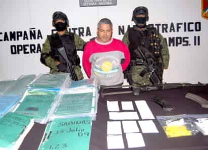 Cuando fue detenido, el presunto jefe de sicarios se encontraba dentro de un vehículo sin placas de circulación. (Notimex)