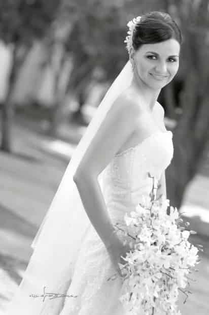 Srita. Carmen Lucía Alvarado Cuevas el día de su boda con el Sr. Rodrigo O. Salazar Martínez.- Maqueda Fotografía