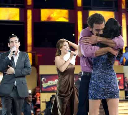 Sorpresa. Yordi Rosado y Andrea Legarreta se emocionaron cuando Marcus dijo que 'por supuesto' aceptaba a Anamari como conquistadora. EL UNIVERSAL