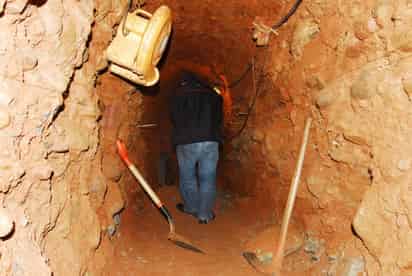 Frustran cruce. Elementos del Ejercito localizaron un pasadizo subterráneo de 10 metros de profundidad por 1.10 metros de ancho y 122 metros de largo, que se encontraba en construcción y a escasos metros de cruzar la frontera hacia Estados Unidos.