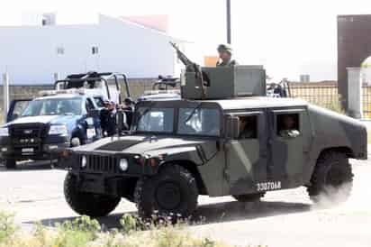 Los generales del ejército a cargo de cada región deciden si invitan a la policía local a que colabore con ellos, y la mayoría lo han hecho. Pero Moreno dice que no confía en la policía de Nuevo León. (ARCHIVO)