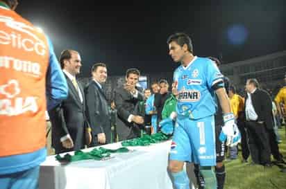 Al final del encuentro, los jugadores recibieron las medallas conmemorativas de la inauguración del TSM de manos de Alejandro Irarragorri (presidente del Club) y de Carlos Fernández González (presidente del Consejo Directivo del Grupo Modelo).