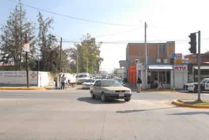 Vialidad. Se presentó un cambio de vialidad en las calles de acceso y salida del Mercado El Refugio.