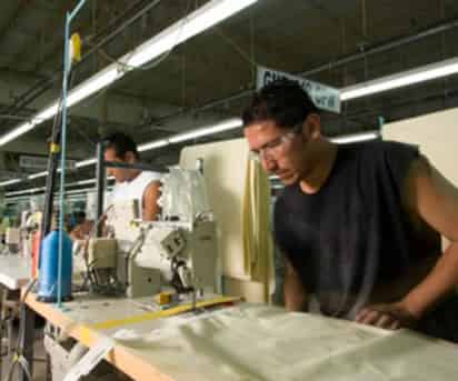 Empleo. Actualmente la empresa ha logrado incrementar su planta laboral a 900 empleados, operando en dos turnos durante toda la semana. Reconversión. Gracias a la reconversión industrial iniciada en 2002, la empresa produce actualmente 160 mil bolsas de aire a la semana. ARCHIVO