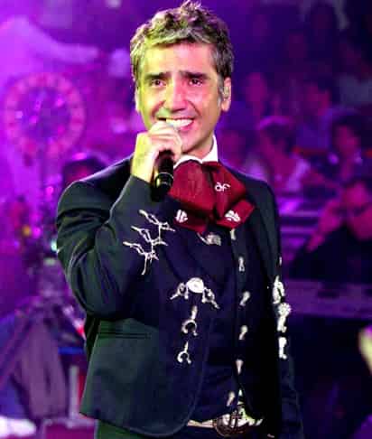 Sólo diez afortunados conocerán a “El Potrillo”, Alejandro Fernández, si encuentran el boleto dorado en su nuevo disco “Tradición y evolución”, el cual estará a la venta a partir del próximo 8 de diciembre. (El Universal)