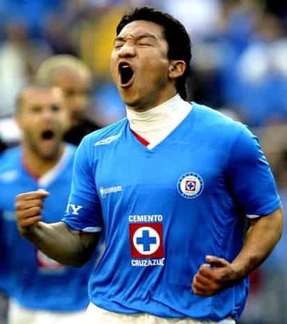 Cruz Azul consiguió su clasificación a las semifinales del Torneo Apertura 2009 con un triunfo 3-2 (7-6 global) sobre Puebla, con una actuación sólida y anotaciones en momentos precisos para desmotivar a un oponente que luchó hasta que recibió el tercer tanto. (jammedia)
