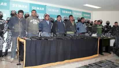 Presentan arsenal decomisado tras balacera en NL