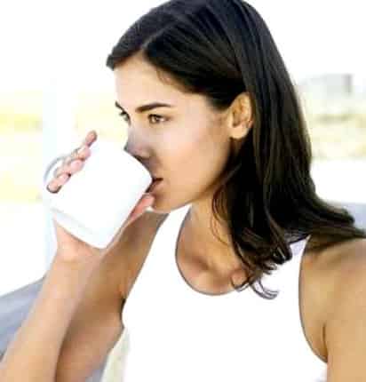 El café no sólo es incapaz de devolver la sobriedad, también hace más difícil para la gente darse cuenta de que está borracha.