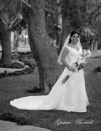 Srita. María del Pilar Galindo Sierra captada el día de su boda con el Sr. Ranulfo Ramírez Méndez.- Gustavo Borroel Fotografía 