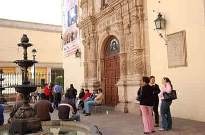 Complicaciones. La Universidad Juárez del Estado de Durango (UJED) carece de recursos para pagarle el aguinaldo a mil 500 trabajadores de confianza, mandos medios y superiores; por lo que realizará gestiones ante la Secretaría de Hacienda y Crédito Público (SHCP) para que le pague los 150 millones de pesos que solicitó por concepto del Subsidio Federal Extraordinario.  GABRIELA HERNÁNDEZ/EL SIGLO DE DURANGO