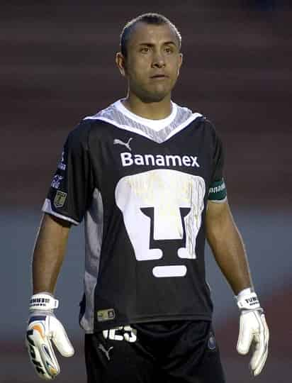 Con más de dos décadas de trayectoria y pese a las críticas recibidas por recientes actuaciones, el veterano Sergio Bernal se aferra a la titularidad con Pumas y advirtió que cuando deje de divertirse al practicar el futbol dirá adiós.
