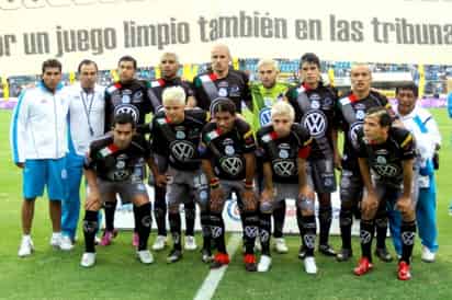Los jugadores del Puebla suspendieron hoy sus entrenamientos y amenazaron con ausentarse a las eliminatorias para la Copa Libertadores, si los directivos del equipo mexicano no les pagan sus salarios. (Archivo)