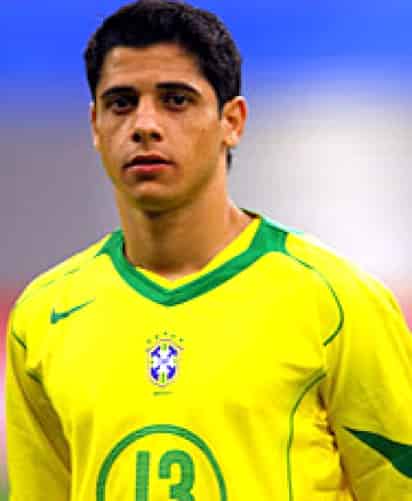 Para muchos futbolistas llegar al Real Madrid es el sueño de toda su vida, sin embargo para el brasileño Cícero Joao de Cezare, mejor conocido como “Cicinho”, fue toda una pesadilla en la que se dio cuenta de lo que pasa en el seno del club blanco.