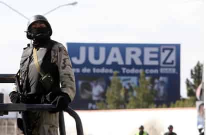 Patrullaje. El convenio entre el Municipio de Ciudad Juárez y el Ejército concluyó ayer, pero los castrenses continuarán operando en esta ciudad fronteriza. 