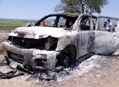 Asesinato. Ocho cuerpos calcinados y cuatro más acribillados, fueron hallados la noche del martes, en una zona rural de la capital nayarita.