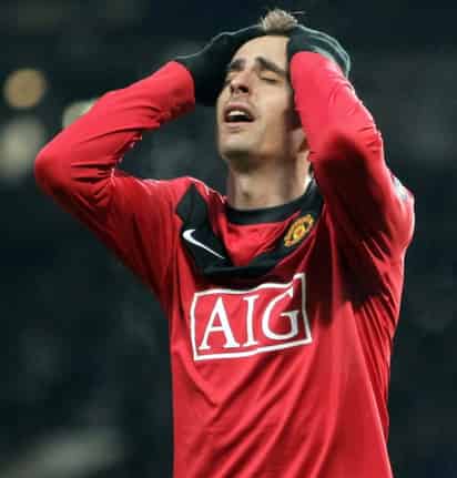 El atacante del Manchester United, Dimitar Berbatov, anunció este día su retiro de la selección de Bulgaria de futbol, debido a que en los últimos años ha presentado diversos problemas físicos y pretende estar más tiempo con su familia.