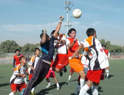 En el Minicamp realizado por El Calor de la UVM-San Pedro resultaron seleccionados 50 jugadores, quienes jugarán en Tercera División de Ascenso. Participan 80 jugadores en Minicamp de El Calor SP